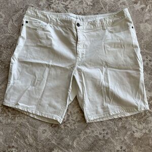 Avenue Denim Women's PLUS 26 White Walking Jean Shorts